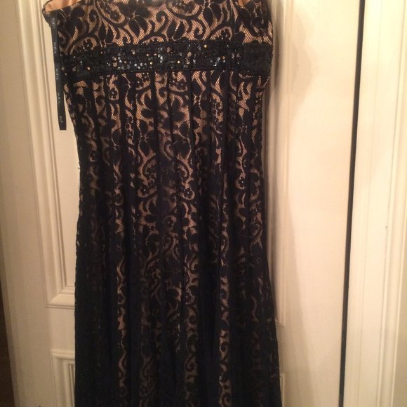 Dress - Picture 3 of 4